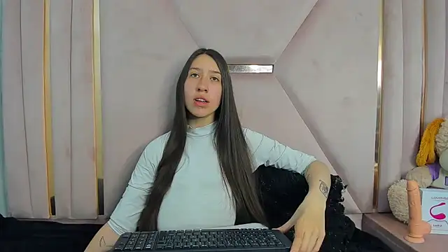 fingers and rub clit 😈 - video by venusmorgan cam model