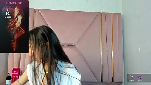 Estriptis - video by venusmorgan cam model