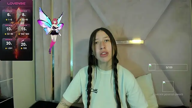 4 fingers in pussy 😍 - video by venusmorgan cam model