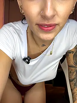 Zoom pussy - vidéo du modèle de showcams SOYNOOA