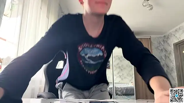 I show my body, my ass, masturbate, play with the head and foreskin and finish in a napkin - vídeo XXX de LustViper_
