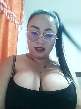 sexy chubby - video by salome_Bri cam model