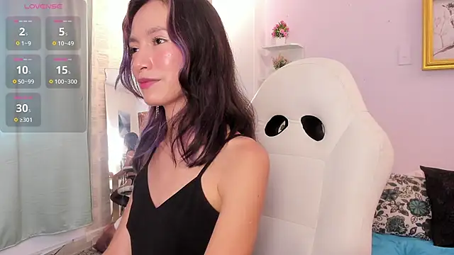 Striptease sensual - video by LilyThea cam model