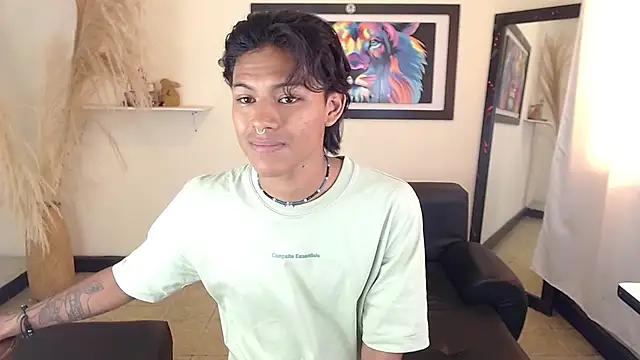 Cum on stomach show and body flexing - vidéo du modèle de showcams dreyk20