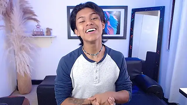 Hard penis, shows ass and cum - vidéo du modèle de showcams dreyk20