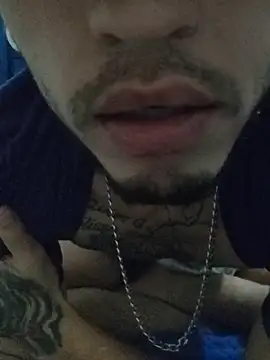 lips, drool and kisses 😘－カメラキャストのTattoboy19cmの動画