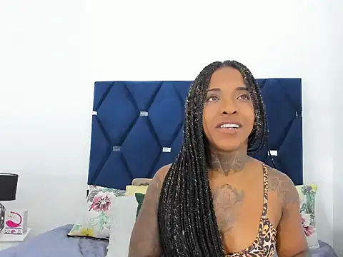 Zoom pussy - video by Pauline_Fox cam model