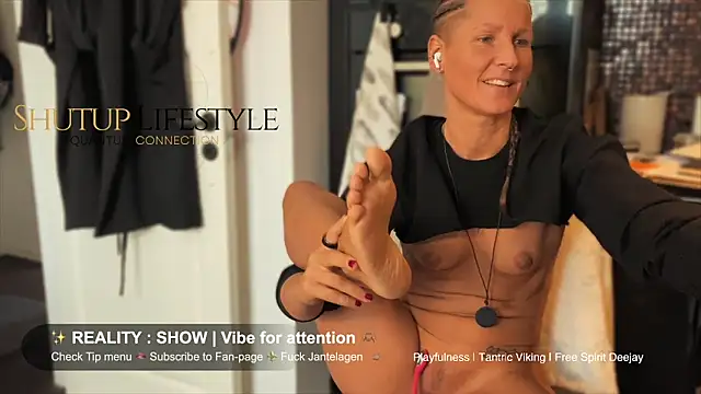 Kitchen Playfulness & Closeup Mmm - video van SwingWingWomanSweden cam-model