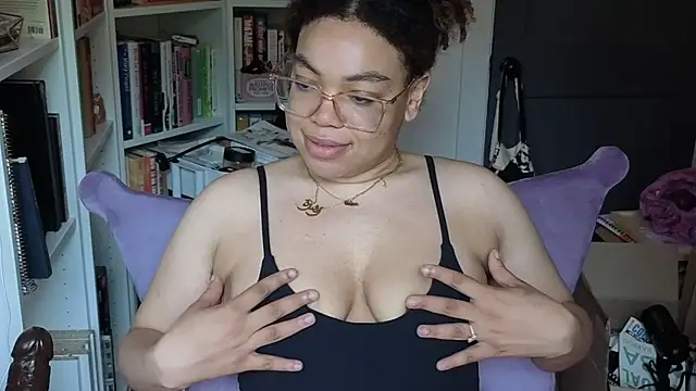 Just Peachy 🍑 - video by zahrabliss cam model