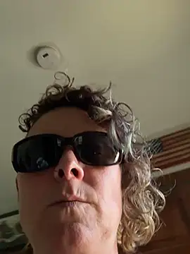 [2 Jun 18:18] Private Show - MidWestMilf80 캠 모델의 동영상