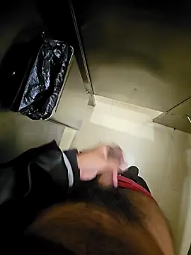 Cum in the bathroom - video của người mẫu cam steffaa