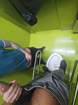 3 in a stall – video modela na kameri steffaa