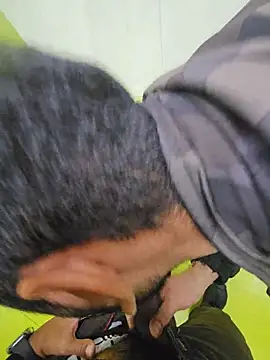 Two Young men sucking my cock in urinals-カメラキャストのsteffaaの動画