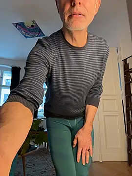 Private Striptease Show - video by SexyLeon8 cam model