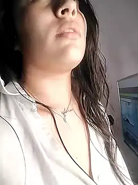 with my shirt and show in the shower 💦💦🤤 - video by aisha_duque cam model