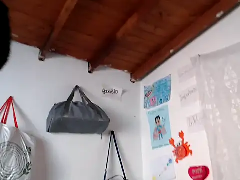 show sex delicuioos – видео вебкам-модели CoralSmit