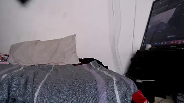 Private Show – видео вебкам-модели CoralSmit