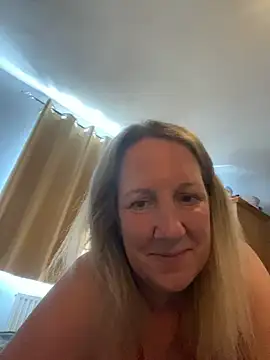 Wet pussy play - video by X-Victoria-X cam model