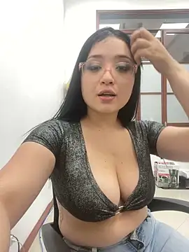 public show boobs - video di Lunaa_bellaa modella di cam