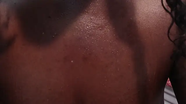 Jugando con mis pezones - video by Scarletbigbug cam model