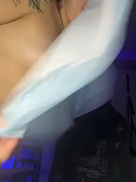 Kali loves fingering her butt😋