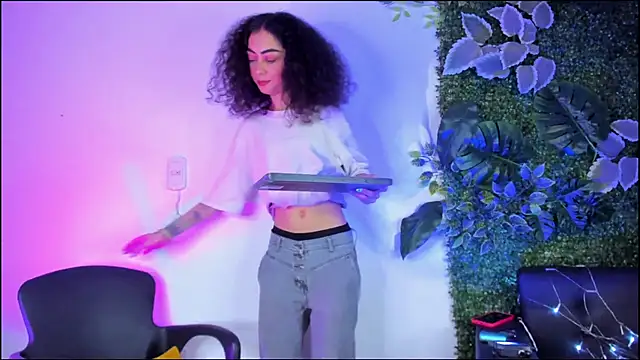 Striptease+twerking full Nakef - video by CurlyWeeds cam model