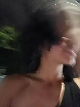 pussy chipped cock sucking fucked in the street - video di CurlyBitch modella di cam