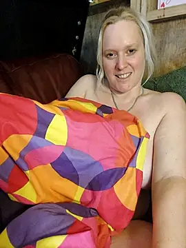 Private Show playing with wet pussy - video by Bouncy-Bella28X cam model