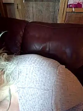 Playing with dildo,domi,hand toy big squirt - Bouncy-Bella28X 캠 모델의 동영상