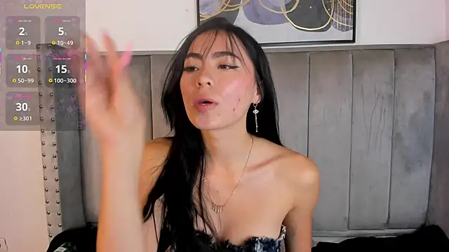 A girl who loves to show her ass a lot 🍑💋💗💦 - video di Anya_Belth modella di cam