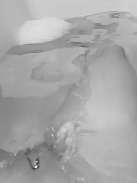 [18 Dec 22:32] Public Show - video by KOte7 cam model