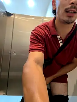 Naked in public bathroom! 🔥🔥－カメラキャストのJacobs0の動画