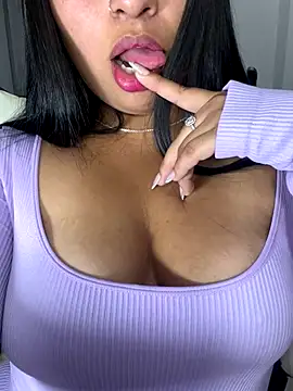 my lips 👄 - video by Issa_Santana cam model