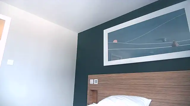 Toothpaste and clit play - video by LovelyLucinda cam model