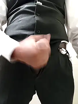 BIG Milky CUM – video modela na kameri SADDLECOCK