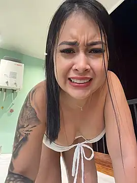 Big squirt in outdoor jacuzzi 💦👅🔥 - vidéo du modèle de showcams CrisMarulanda