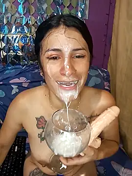 Milk on my face - video van laurahotdirty cam-model