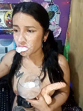 Saliva desordenada con leche - video laurahotdirty kameramallilta