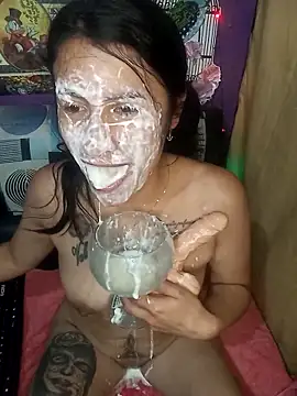 [1 Jul 22:52] Private Show saliva in cup - video van laurahotdirty cam-model