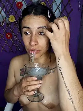 saliva desordenada +leche - video van laurahotdirty cam-model