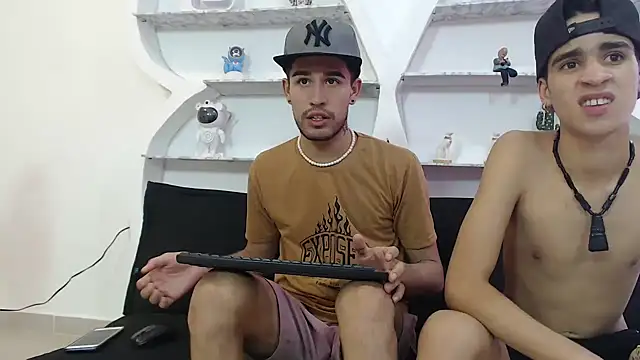 EL GRAN ESPECTÁCULO DE JHONDER - video by GRETEL_BOYS cam model