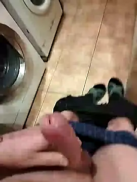 Проснулся в 2 часа ночи от того что мой малыш возбудился. Очень сильно хочу чтобы его смачно пососал – video od webkamerové modelky Odecca11