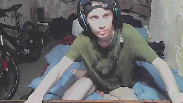 I'm sitting sexy. I'm jerking off. I'm sucking a finger. And in the end I cum a lot - video av makarov1993 cam model