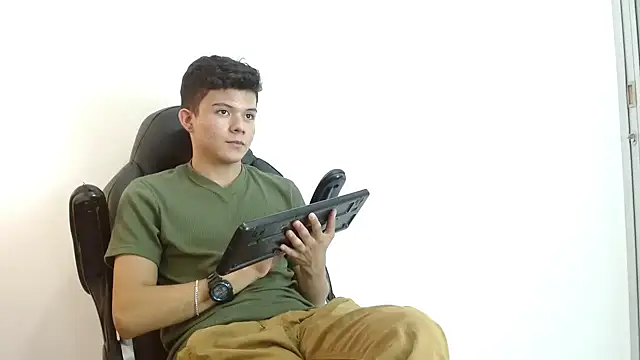 fucking my asshole - vidéo du modèle de showcams AndyFame1