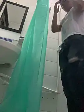 My first show of shower - vidéo du modèle de showcams AndyFame1