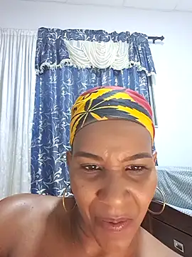 17 Aug  Spy Show - video by VikysDavis cam model