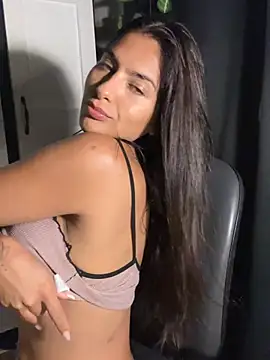 [20 Jan 23:31] Spy Show - vidéo du modèle de showcams chicachocolate01