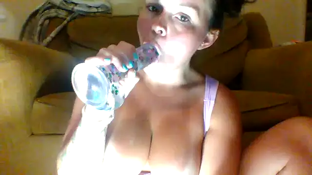 [3 Aug 00:55] Public Show - video by Samanthraxxxx cam model