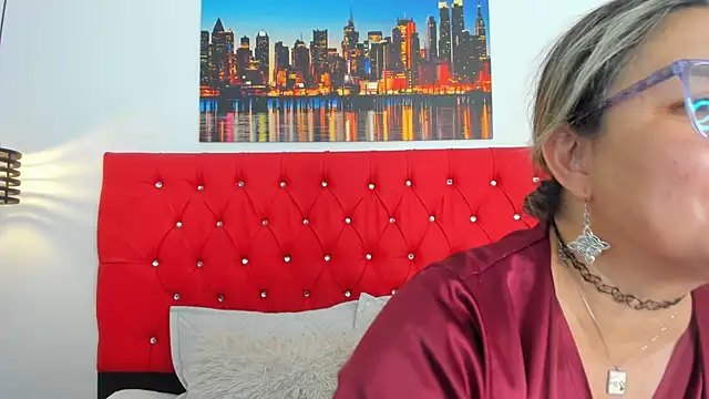 only ass - video by carolinacrus01 cam model