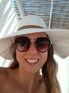 Doggy pose on the beach in front of others !!! (Spy show) - video by Eveline_Beauty_Kitty cam model